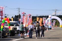 中古車小売り活性化に向けた中古車フェアなども各地で行われている（写真はＪＵ熊本感謝祭）