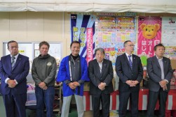 各県流通委員長らがＪＵ九州のＡＡ事業を盛り上げる（写真左から３番目がＪＵ長崎の杉本流通委員長）