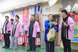 早朝抽選会の様子