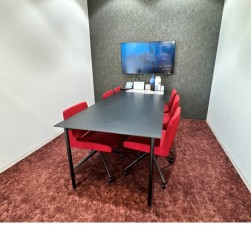 商談ルームも複数設け、画面を見ながらの商談も