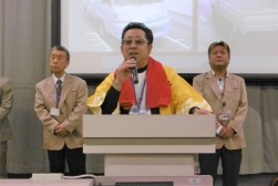 セリ前にあいさつを述べる杉本青年部会長