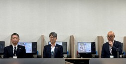左から堀内常務理事、阿部TAA関東会場長、紺野会場長