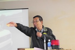 ベテランの長崎コンダクターがセリを盛り上げる