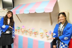 女性スタッフたちが心を込めた飾りつけで会員を迎えた