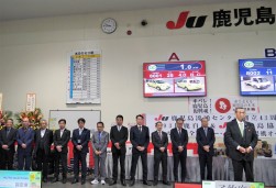 セレモニーには多数の来賓が出席した