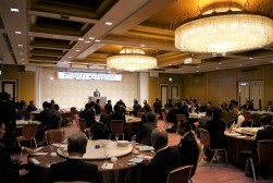 盛大な前夜祭懇親会を開いた