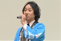 セリ前にあいさつを述べる樋田青年部会長