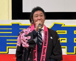 あいさつに立つ小野部会長