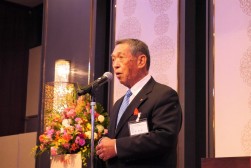 ＪＵ九州の新園会長が乾杯のあいさつを述べた