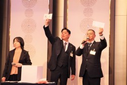 抽選会などを行い、大いに盛り上がった