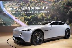 マツダ「ＶＩＳＩＯＮ　Ｘ‐ＣＯＵＰＥ」