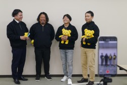若手メンバー４人で笑顔あふれる動画撮影
