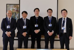 左から、IDOM河合チームリーダー、カーセブン井上社長、ネクステージ浜脇最高顧問、カレント自動車江頭社長、インディオ富山岩崎社長