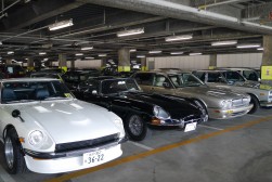 国産車、輸入車の往年の名車が集結