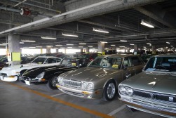 国産車、輸入車の往年の名車が集結
