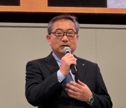 藤田社長がJAA会場で最後のあいさつ