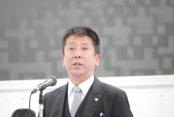 田中理事長があいさつを述べた