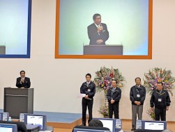 挨拶する田村文彦副会長