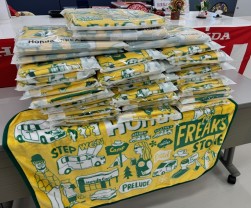 来場賞にフリースブランケットを用意