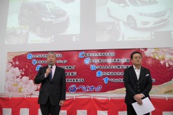 セリ開始前には新春セレモニーを行った