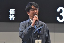 あいさつを述べる丸尾会場長