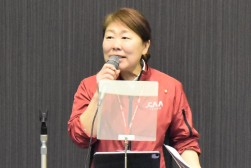 あいさつを述べる白木会場長