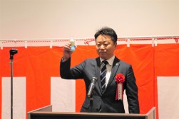 優良会員を代表しウシジマの松岡取締役が乾杯のあいさつ