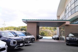 会場前には良質車が数多く並んだ