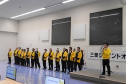 新年のセレモニーでは役員が登壇した