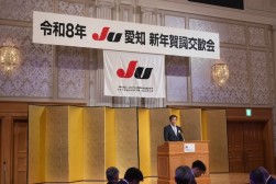 あいさつを述べる加藤会長・理事長