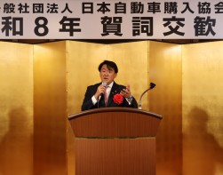 冒頭あいさつに立った井上代表理事