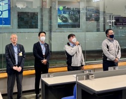 営業課の岩本課長があいさつ