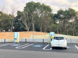 高速道路ＳＡのＥＶ充電設備も徐々に拡大・充実している