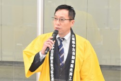 あいさつを述べる山﨑流通委員長
