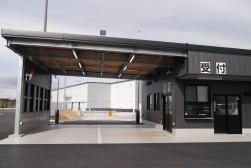 事務所棟には受付ゲート