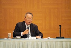 上田会長が冒頭のあいさつを述べた