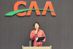 企画説明を行う山本主任