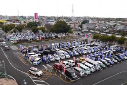 会場俯瞰写真（手前が親会、奥寄りが青年部会）