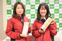 出品落札１台以上賞で「手風琴」を進呈