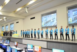 登壇するJU愛知青年部メンバー