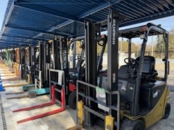 屋根下にはバッテリー式 