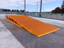 積み下ろし用スロープ