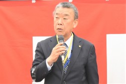 来賓あいさつを述べるJU中部・萩原流通委員長