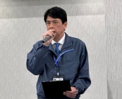 堂薗会場長があいさつ
