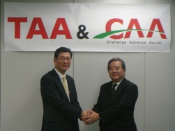 ＴＡＡ：向井英夫社長（左）、ＣＡＡ：三浦信也社長（右）ＴＡＡ