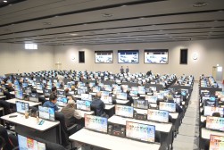 早朝より多くの会員が訪れた