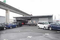 敷地に構える検査棟