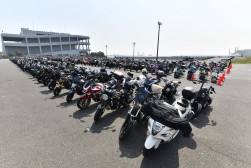 二輪車での来場者が多いのもモーターサイクルショーの特徴だ