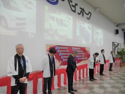 セリ前のあいさつの様子