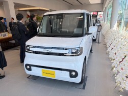 2026年夏に発売を予定している、電気で走る軽自動車「BYD RACCO」も特別に展示